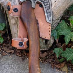 Mini Hache de Viking Ragnar Lothbrok Lame Acier Carbone 1055 Symboles Manche Bois Etui Cuir Artisan