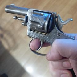 Gros revolver British bulldog avec pontet cal 380