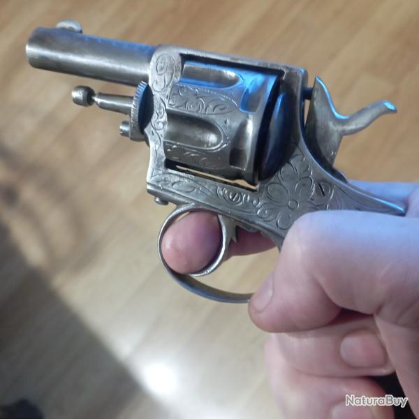 Gros revolver British bulldog avec pontet cal 380