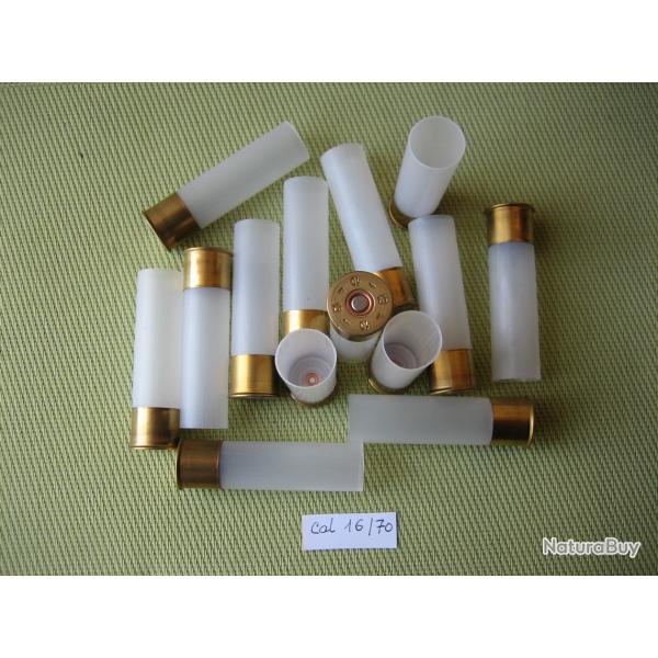 Baisse de prix... 50 Douilles neuves cal 16 culots 16mm l�g�rement ternis mais pas oxyd�s long 70 mm