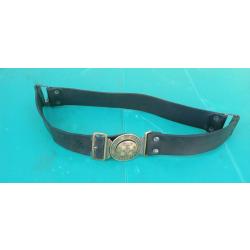 CEINTURON SCOUTS DE FRANCE  "  ETRE  PRET "   DE   1930  TOUT CUIR  EN BEL  ETAT  .