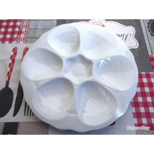 Assiettes � huitres anciennes. Apilco France Porcelaine. Lot 4 pi�ces.