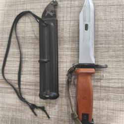 Ba&iuml;onnette Russe AK 74 avec son fourreau