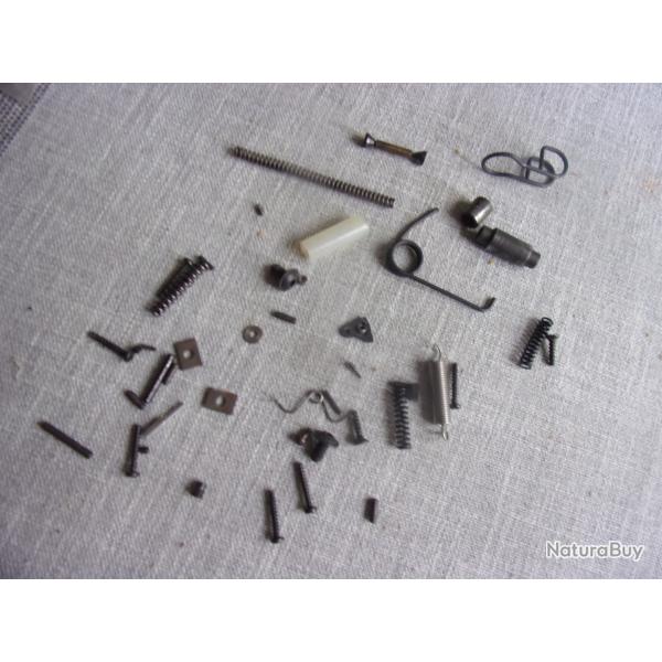 lot de pi�ces  de fusil Verney Carron