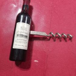 TIRE BOUCHON BOUTEILLE AVEC ETIQUETTE GRAND CRU FRANCAIS