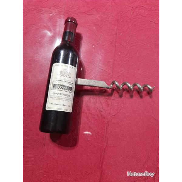 TIRE BOUCHON BOUTEILLE AVEC ETIQUETTE GRAND CRU FRANCAIS