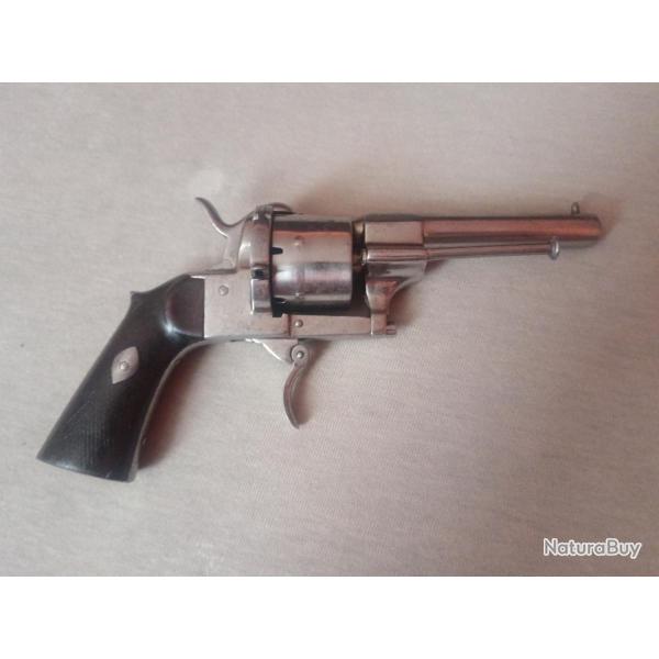 Revolver ancien syst�me Lefaucheux (� broche) - XIXe si�cle - pi�ce de collection