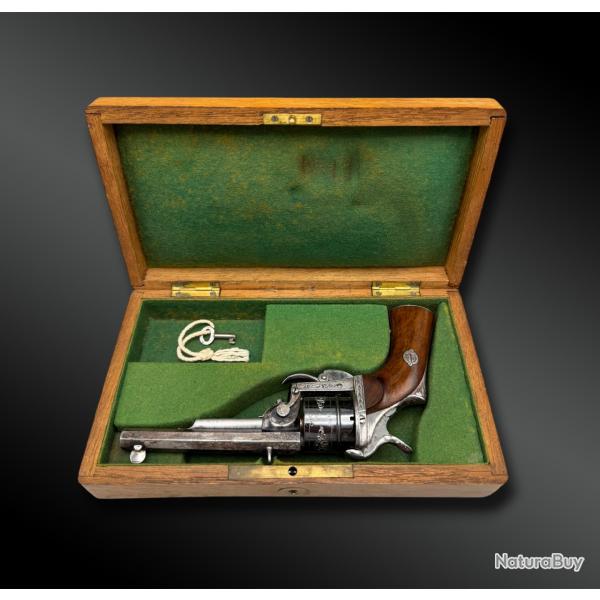 COFFRET contenant un REVOLVER Loron - Cheratte, Belgique - XIX�me si�cle