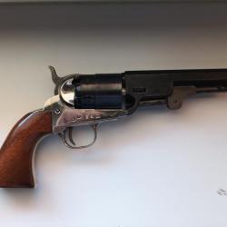 Revolver &agrave; percussion &agrave; poudre noire F.LLI Pietta, calibre .44, de fabrication italienne. R&eacute;plique