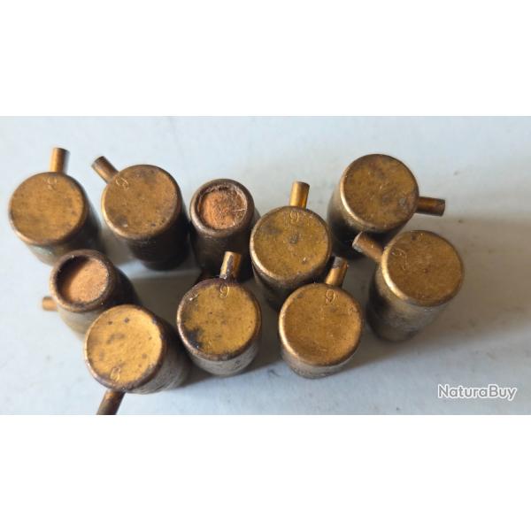 Un petit lot de 10 cartouches � blanc 9 mm a broche port compris