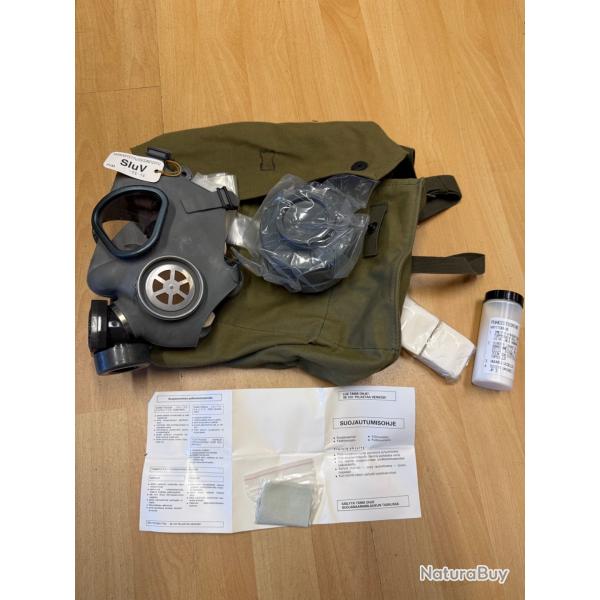 Masque a Gaz militaire Finlandais de type M61 neuf complet avec musette