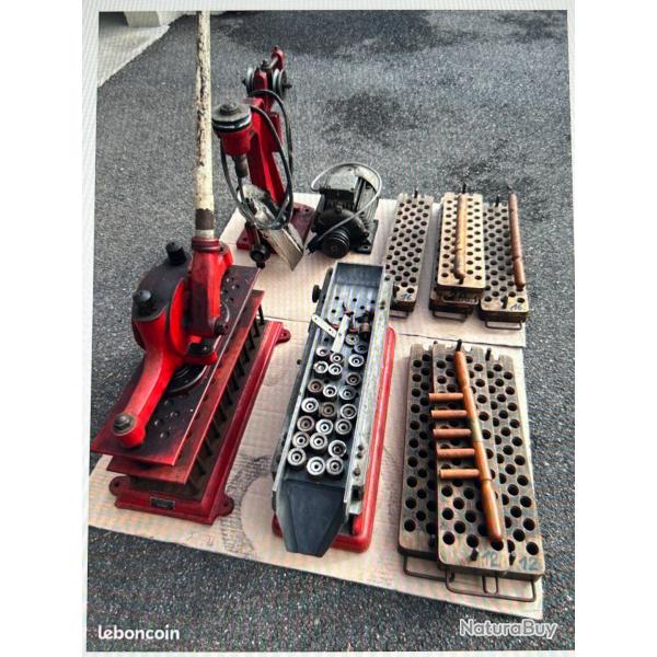 Sertisseur d'Armurier avec ses machines � remplir les cartouches de chasse