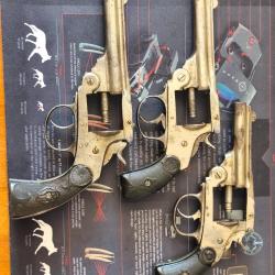 Lot de 3 revolver a brissure espagnol en calibre 38 , sans barillet