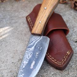 Couteau Skinner Lame Lamin&eacute;e 3 Couches Acier Carbone 1075 Manche Bois Olivier Etui Cuir F Artisanale