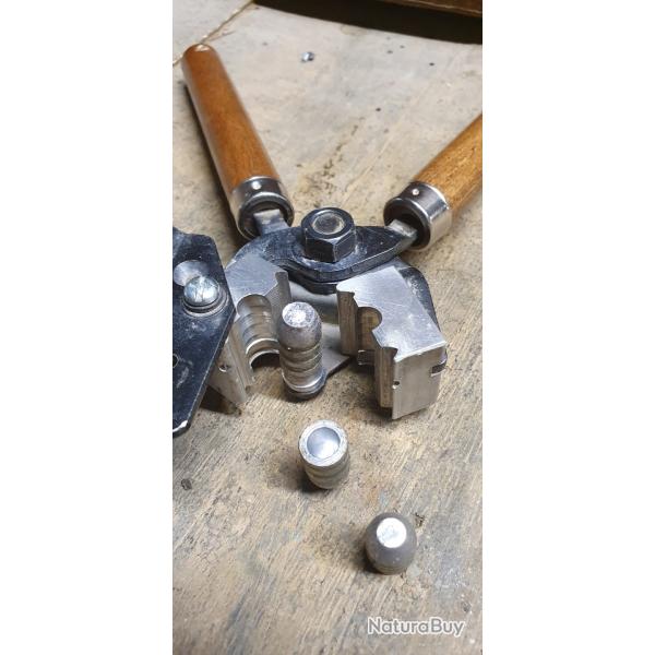 Moule 454 LEE 90469   Ogives Mini�r et sa poign�e pour revolver et carabine 45LC  BE