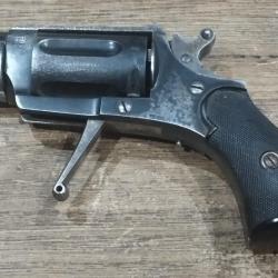 Vends revolver de poche cat&eacute;gorie D, type bulldog li&eacute;geois parfait &eacute;tat m&eacute;canique.