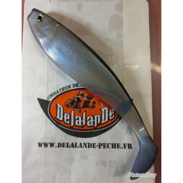 Delalande Shad GT 22cm Bleut� dos noir