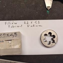 Fili&egrave;re  22/1,5 r&eacute;glable  , pour filetage de canon syst&egrave;me m&eacute;trique ,europ&eacute;en