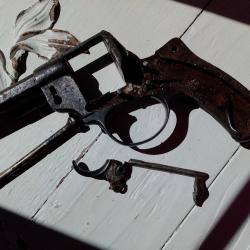 Carcasse revolver 1873 et quelques pi&egrave;ces