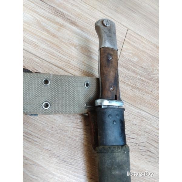 Ensemble de fourreau, ba�onnette et ceinture