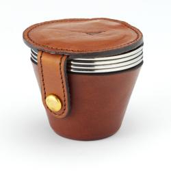 Tasses avec &eacute;tui cuir