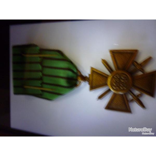 MEDAILLE FRANCAISE CROIX DE GUERRE 39/40 BON ETAT
