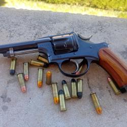 Revolver suisse mod&egrave;le 1882 second model