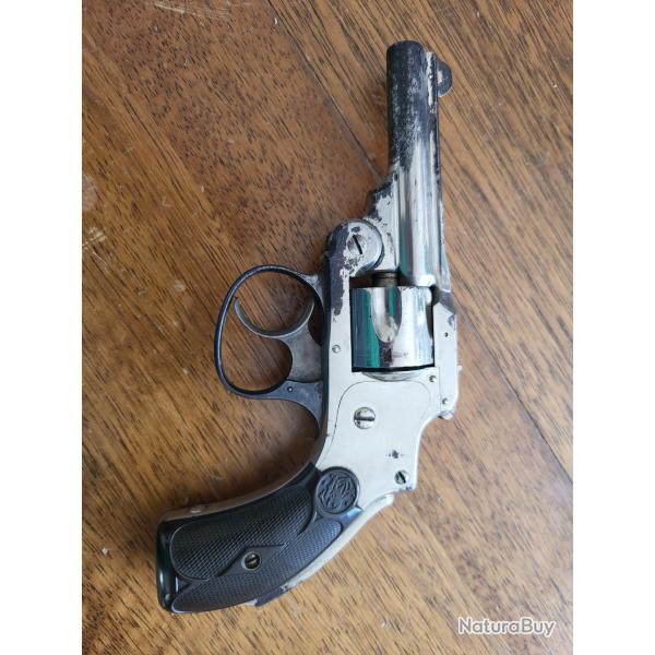 REVOLVER DE POCHE SMITH ET WESSON  CALIBRE .32 A BRISURE SANS CHIEN APPARENT