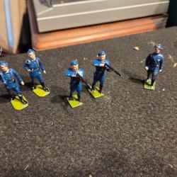 lot de 5 soldats de plomb