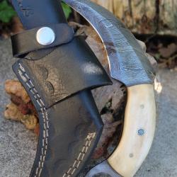 Couteau Karambit Lame Acier Damas 256 Couches Manche Os Etui Cuir Fabr Artisanale 01