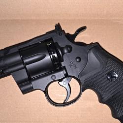 Colt python357 ,CO2 plombs 4,5 MM.bo&icirc;te d'origine, 5 barillets et bo&icirc;te de plomb entam&eacute;.