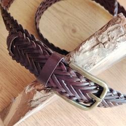 Belle ceinture en Cuir tress&eacute;. 105 / 115 cm.