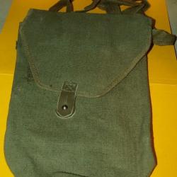 ETUI EN TISSU ITALIEN DE M.A.G AVEC SANGLE POUR LE PORT A L'EPAULE , POCHE ARRIERE ET POCHETTE SUR L