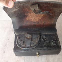 Tr&egrave;s rare cartouchi&egrave;re Vetterli suisse, non modifi&eacute;e, avec ses pochettes