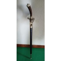 SUBLIME DAGUE DE VENERIE LAME DAMAS  AVEC SON FOURREAU COUSU TOUT CUIR  . LG  : 710mm  .
