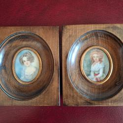 Lot de 2 miniatures fin du XIX&egrave; cadres noyer 11 X 10 cm