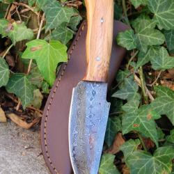 Skinner Couteau Damas Lame 256 Couches Lame Harpoon Manche Bois Olivier Fabr Artisanale Etui Cuir