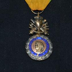 MEDAILLE MILITAIRE 1870-MODULE DE LUXE (JOAILLERIE) 5&deg; TYPE AUX CANONS-CENTRE OR-MODULE EN VERMEIL