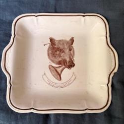 Plat de service, faiencerie de longchamp, s&eacute;rie vintage Le Deyeux, scenes de chasse.
