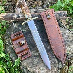 dague de chasse d'artisan / lame inox &agrave; 4 gorges / fourreau et porte fourreau en cuir
