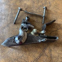 Bonne platine fusil 1777 patin&eacute;e
