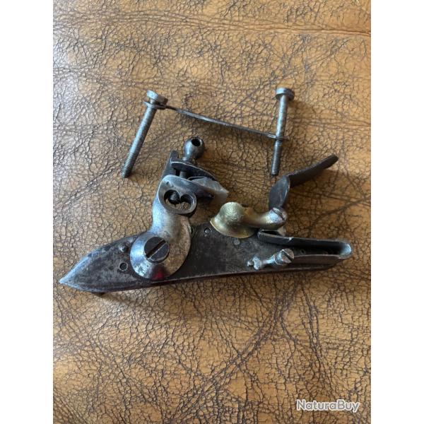 Bonne platine fusil 1777 patin�e