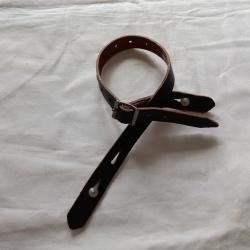 Jugulaire pour casque  dat&eacute;e 1944 WW2  ( A )