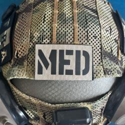 Patch tactique MED (M&eacute;dic) - Fond Sable / Tan (5x8 cm / 100 % Cordura 500D)