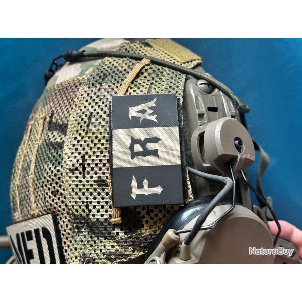 Patch tactique FRA Gothique - Fond Sable / Tan (5x8 cm / 100 % Cordura 500D)