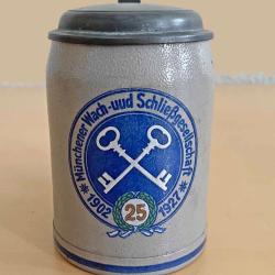 Chope bavaroise ancienne comm&eacute;morative avec couvercle en &eacute;tain 1927
