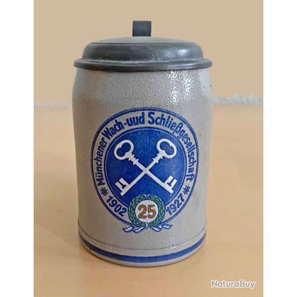 Chope bavaroise ancienne comm�morative avec couvercle en �tain 1927