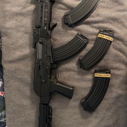Tokyo Marui AK Storm NGRS + 4 chargeurs + 2 batteries + accessoire
