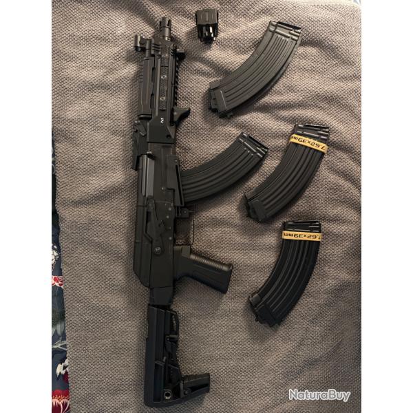 Tokyo Marui AK Storm NGRS + 4 chargeurs + 2 batteries + accessoire