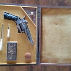 Beau coffret revolver a broches 7mm